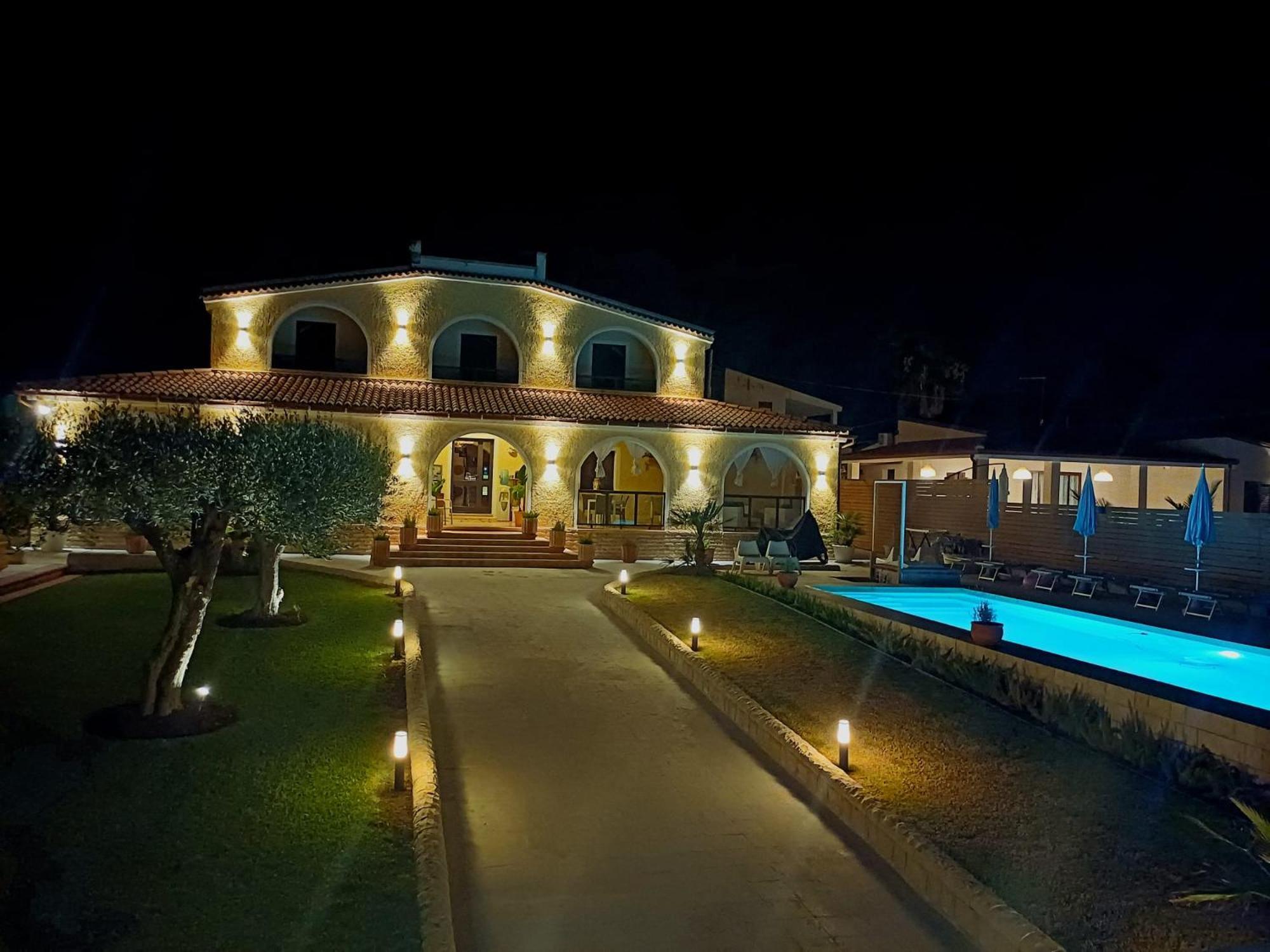 Villa Sunset B&B/Apartments Fontane Bianche Exteriör bild