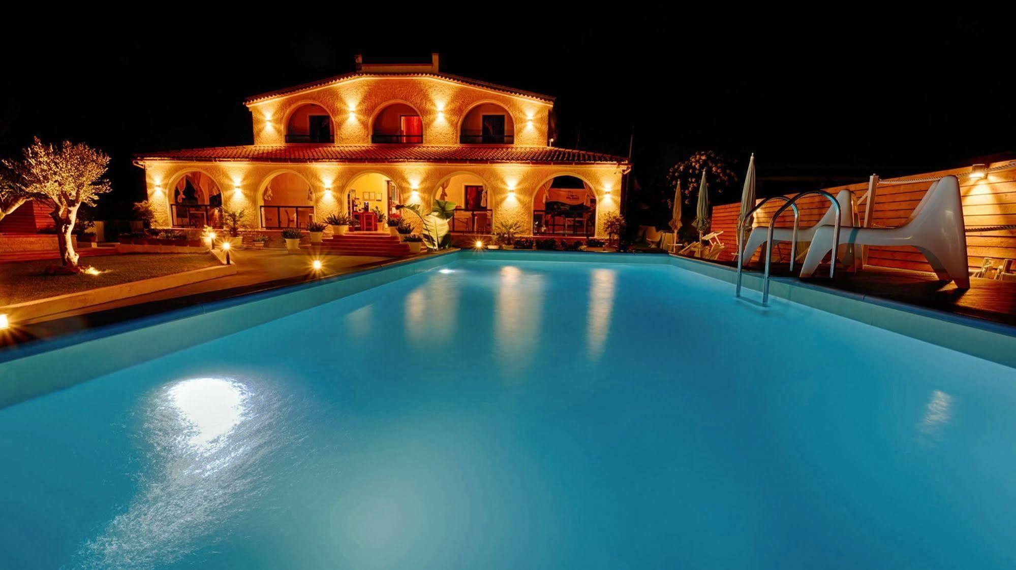Villa Sunset B&B/Apartments Fontane Bianche Exteriör bild