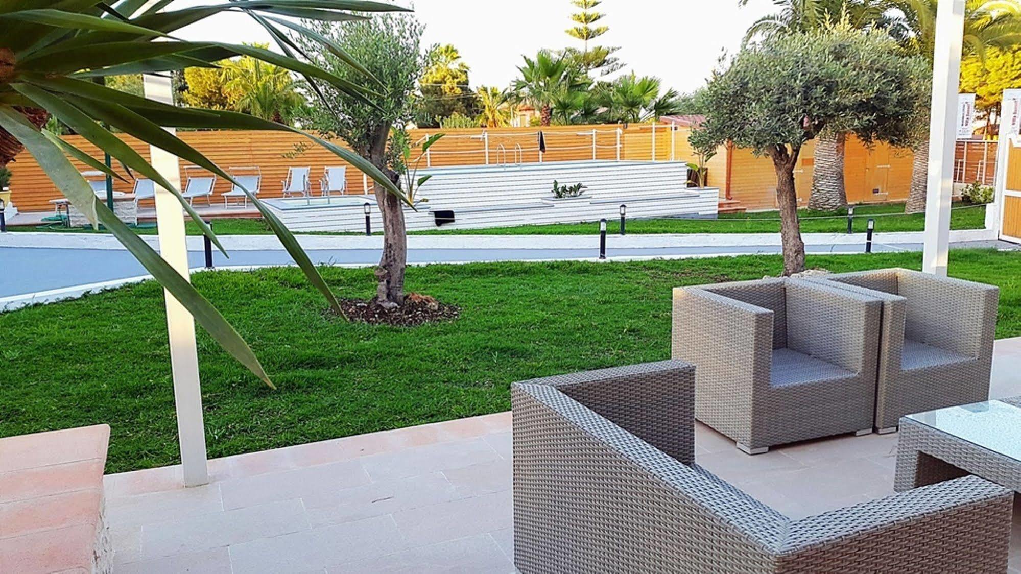 Villa Sunset B&B/Apartments Fontane Bianche Exteriör bild